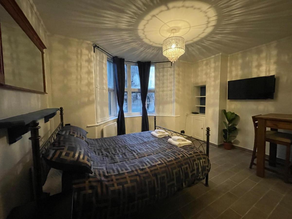 Gated Stunning Period Studio In Vibrant 布里斯托 外观 照片